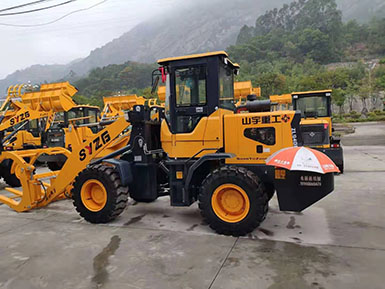 恭喜羅總喜提新車，山宇裝載機(jī)940走起，山宇重工，助您成功！